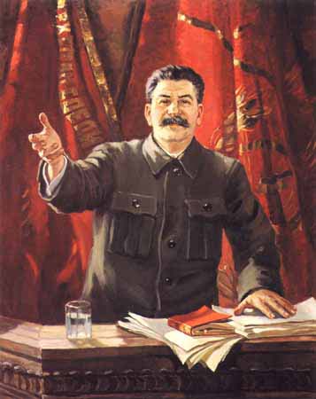 Сталин обращается с речью с трибуны